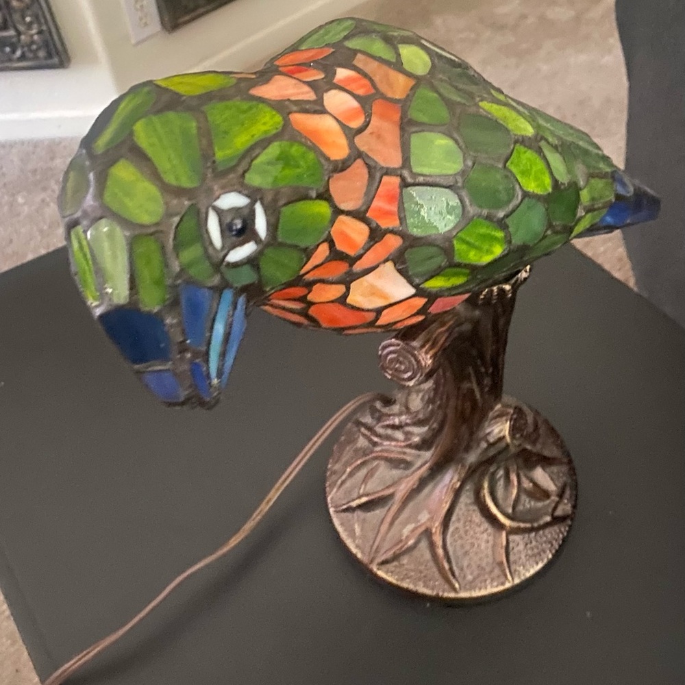 Vtg Style Stained Glass Parrot Lamp - Picture 2 of 6